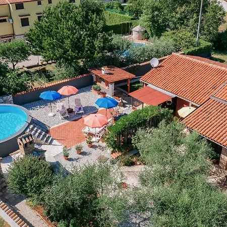 Apartment With Pool