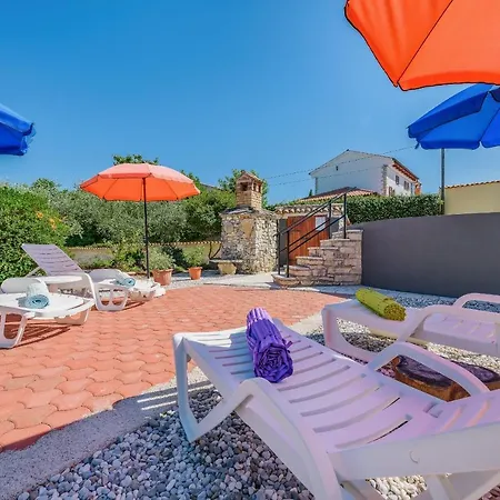 Apartment With Pool *