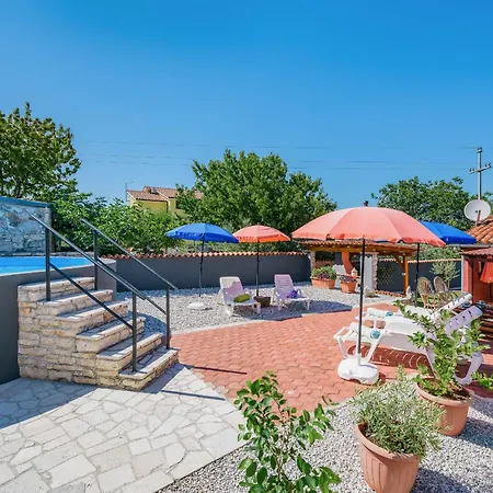 Apartment With Pool Visnjan