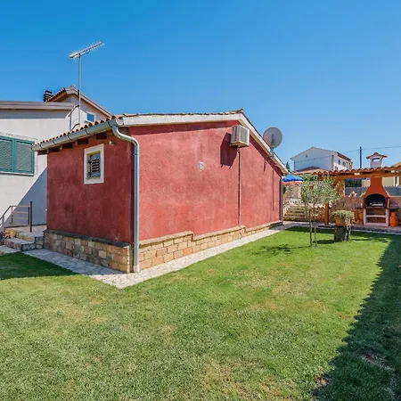 Apartment With Pool