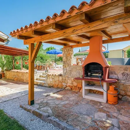 Apartament With Pool