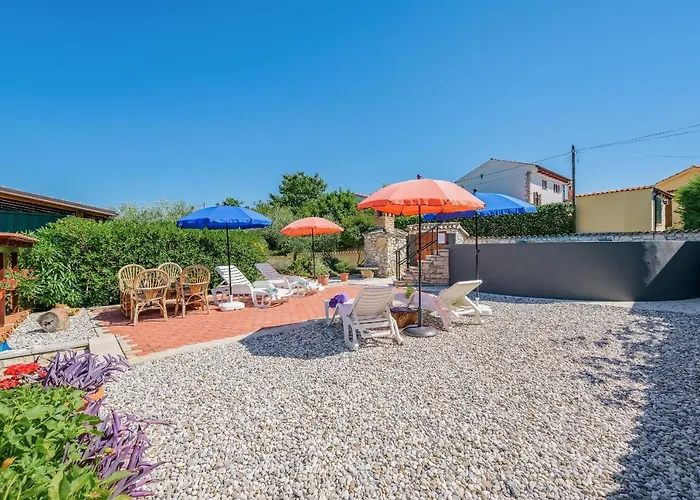 With Pool Apartman Visnjan