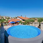 Appartamento With Pool