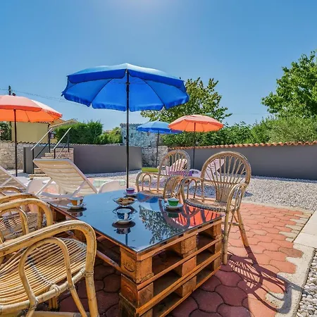 Appartamento With Pool Višnjan