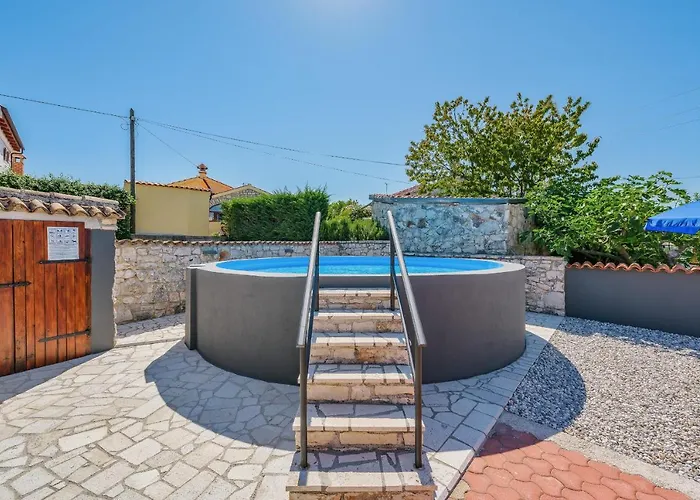 With Pool Appartement